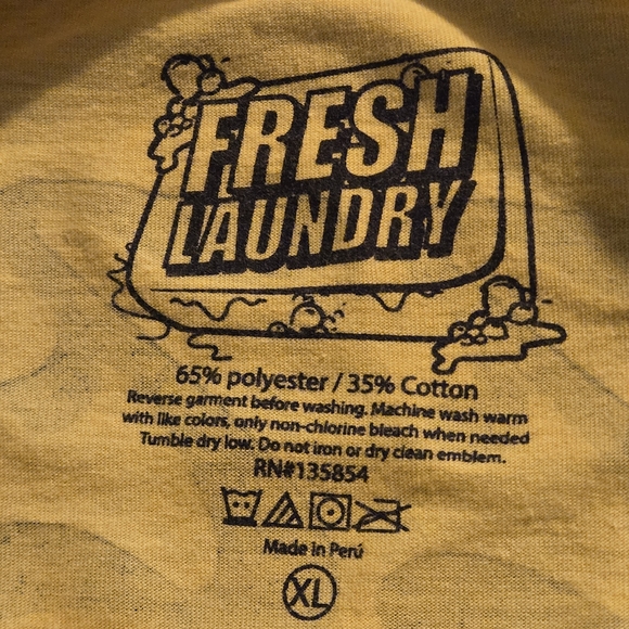 Fresh Laundry Rizzly Bear w/ Sunglasses Fun Whimsical Quirky Bold Yellow Tee XL - Picture 4 of 8